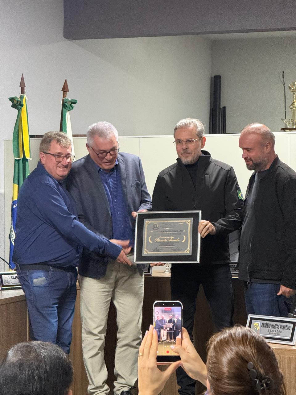 Sessão Solene entrega Título de Cidadão Honorário ao Deputado Estadual Ricardo Arruda